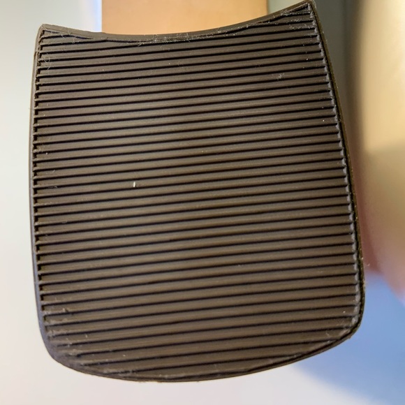 Host Pick!! Pristine BRAVO Browns 1/2” Iridescent Pearl Heels - Picture 5 of 9